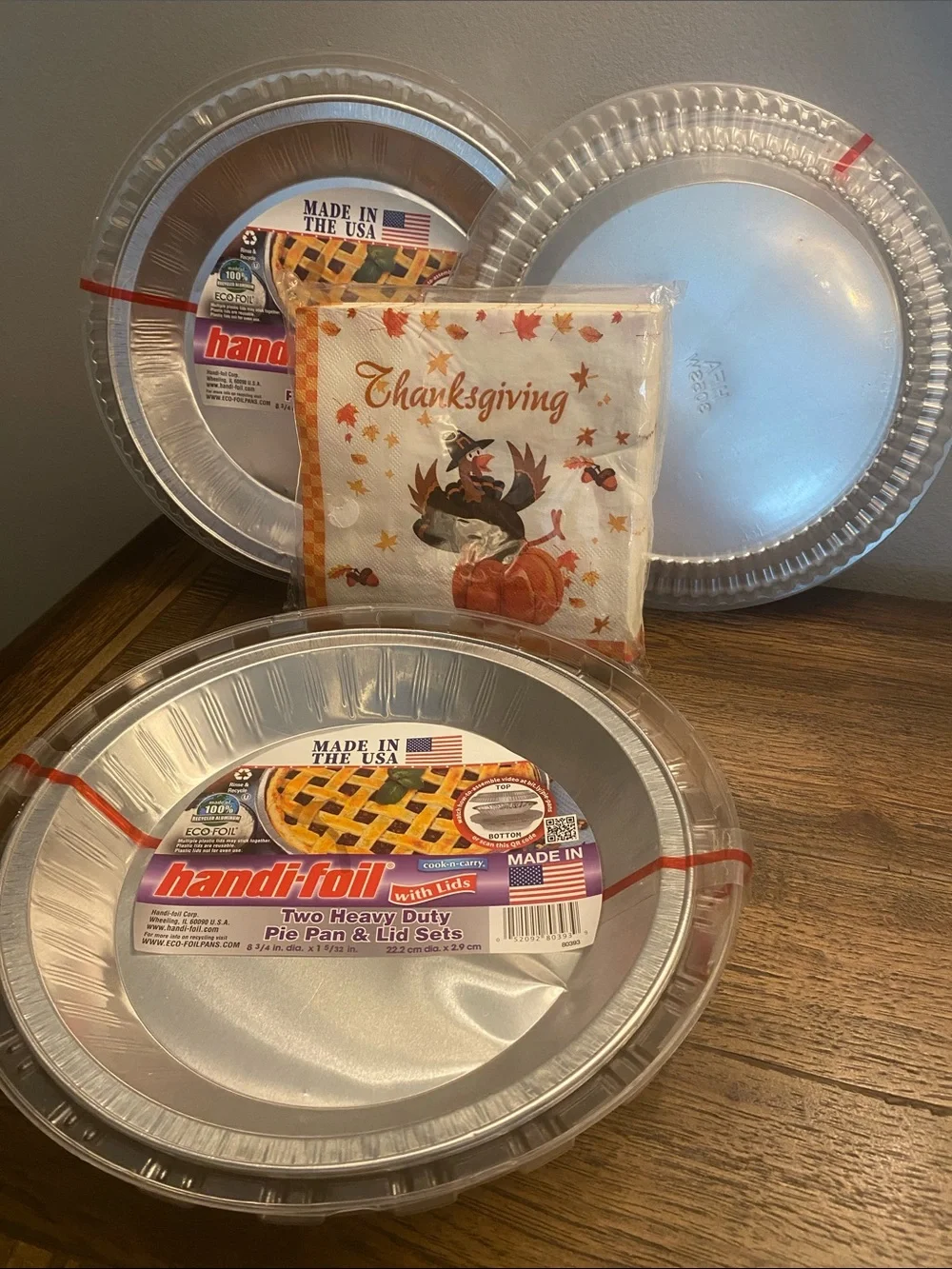 Set of 6 handi -foil Heavy Duty Pie Pans and Lids and 50 paper Turkey Napkiins
